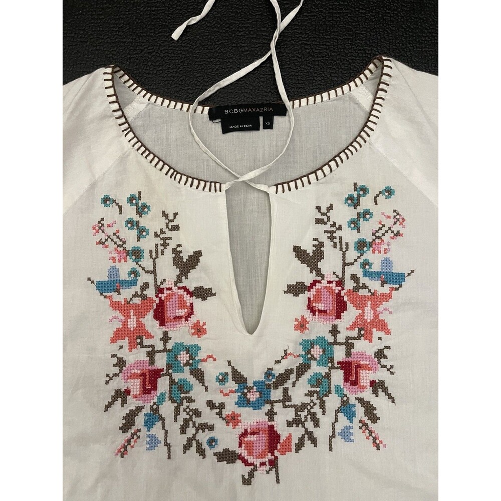 BCBGMAXZRIA Sz XS  EMBROILED FLOWERS VINTAGE WOMEN'S BLOUSE-WHITE